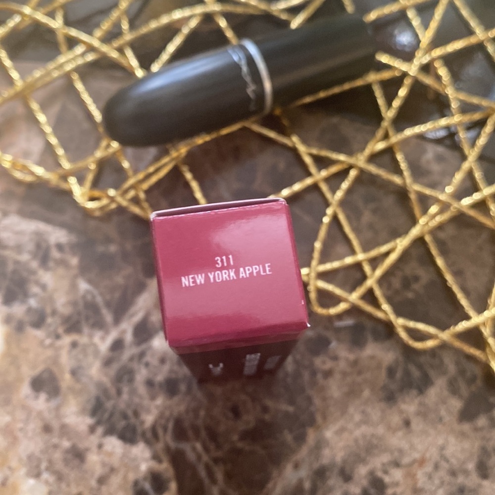 NWT MAC frost lipstick New York Apple 311 - Picture 3 of 3